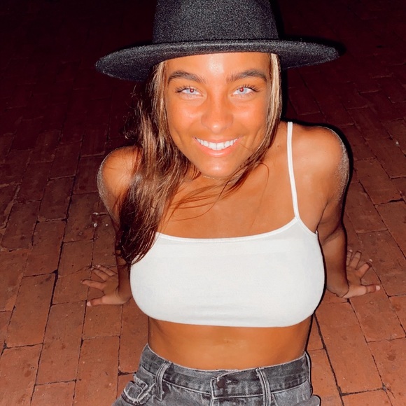 Meet your Posher, Madison - Picture 1 of 1